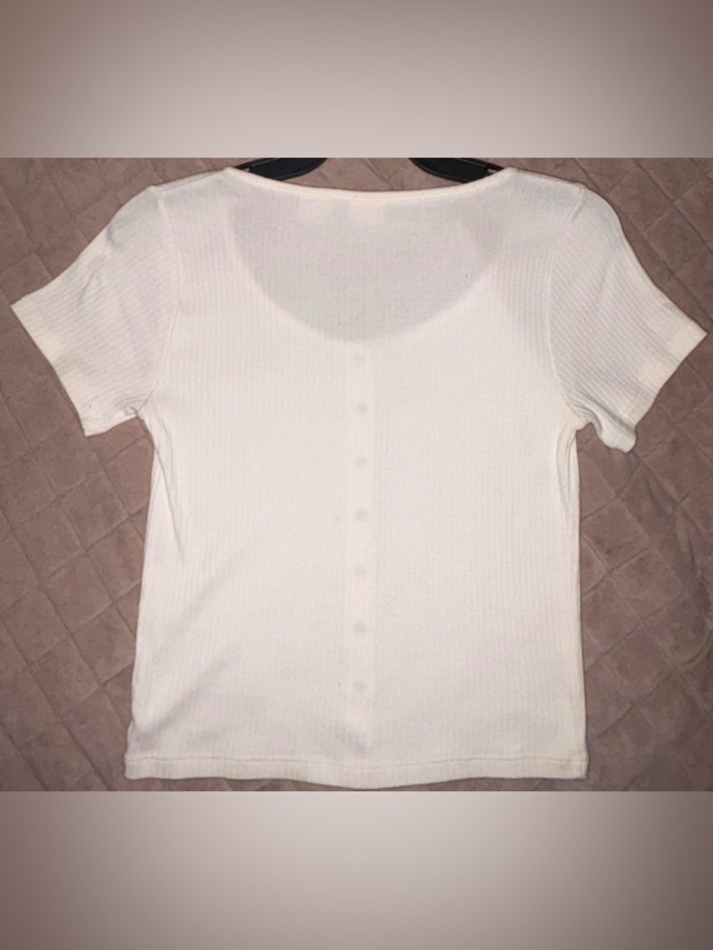 NWOT Levi's Cream Ribbed Button-Front Tee - Picture 5 of 6